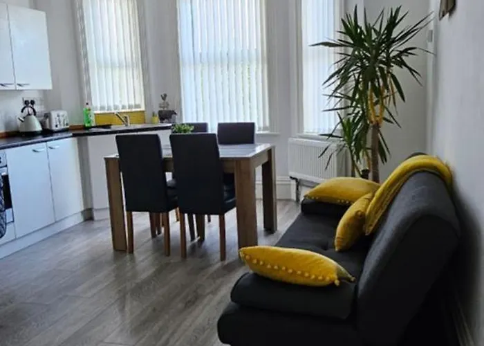Bournemouth Town Walk To Beach Train Bus Clubs Night Life Parking Kitchen Tv Etc