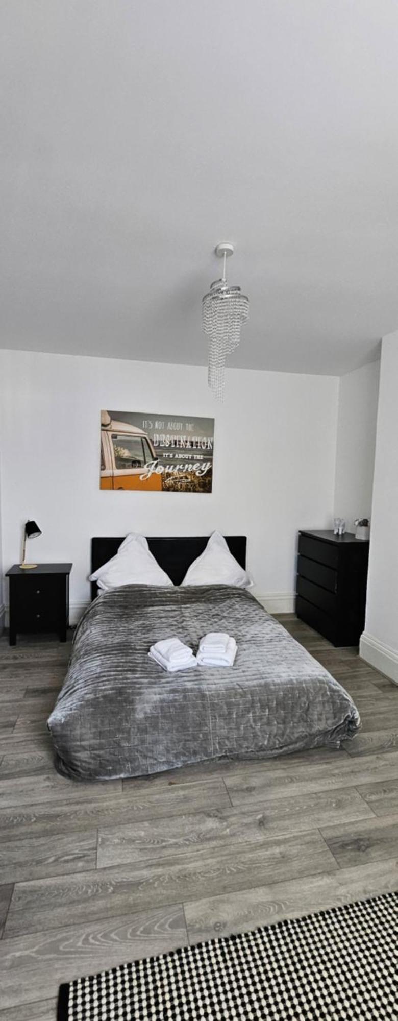 Town Walk To Train Bus Clubs Night Life Parking Kitchen Tv Etc Apartment