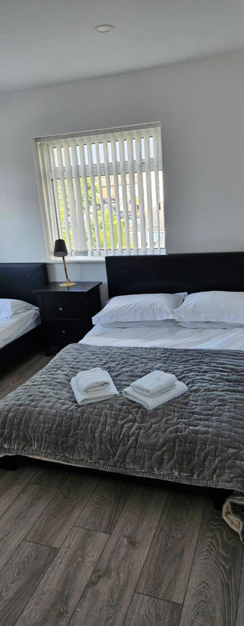 Town Walk To Train Bus Clubs Night Life Parking Kitchen Tv Etc Apartment